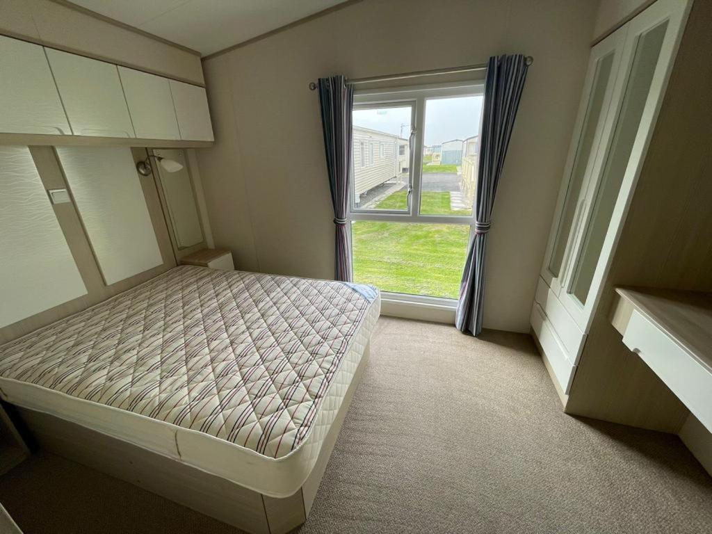 Pg177 Golden Palm Resort 8 Berth Caravan With Decking チャペル・セント・レオナルズ エクステリア 写真