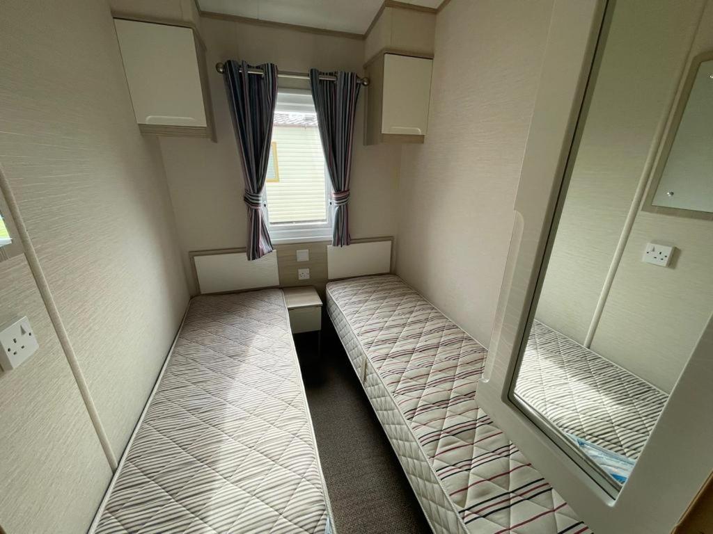 Pg177 Golden Palm Resort 8 Berth Caravan With Decking チャペル・セント・レオナルズ エクステリア 写真
