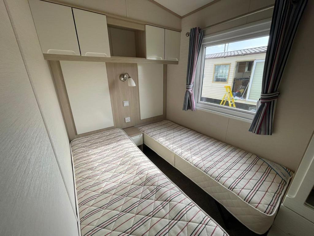 Pg177 Golden Palm Resort 8 Berth Caravan With Decking チャペル・セント・レオナルズ エクステリア 写真